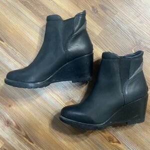 LIKE NEW SOREL WATERPROOF JOAN OF ARCTIC WEDGE III CHELSEA BLACK ANKLE BOOTS